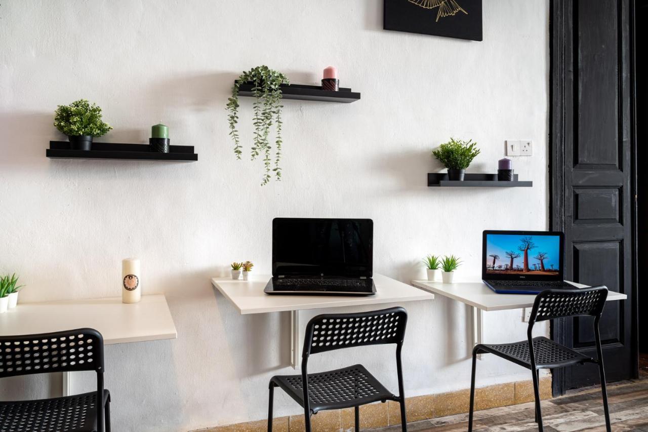 Bee Hostel Limassol Ngoại thất bức ảnh