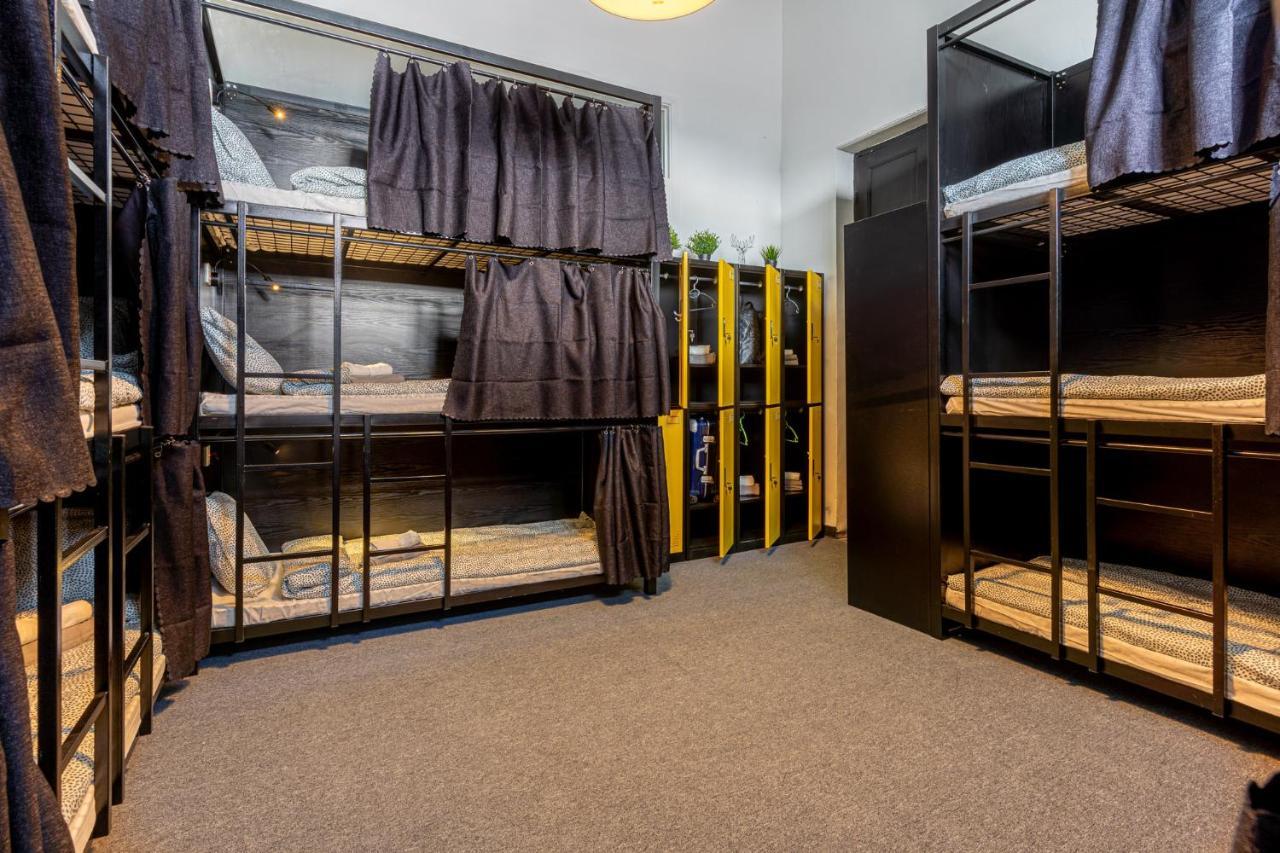 Bee Hostel Limassol Ngoại thất bức ảnh