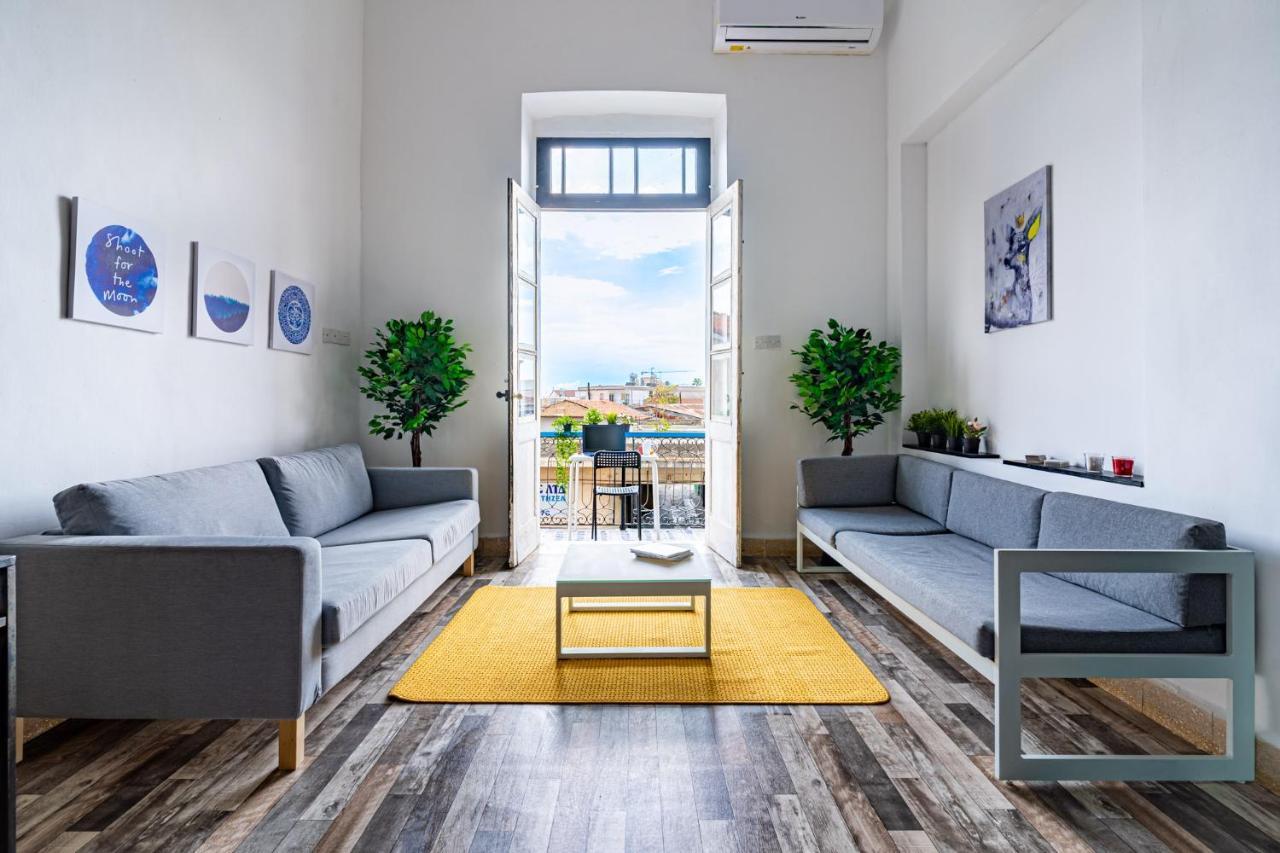 Bee Hostel Limassol Ngoại thất bức ảnh
