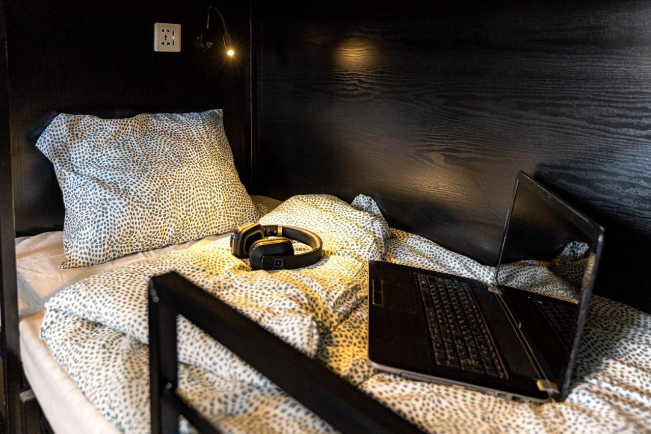 Bee Hostel Limassol Ngoại thất bức ảnh