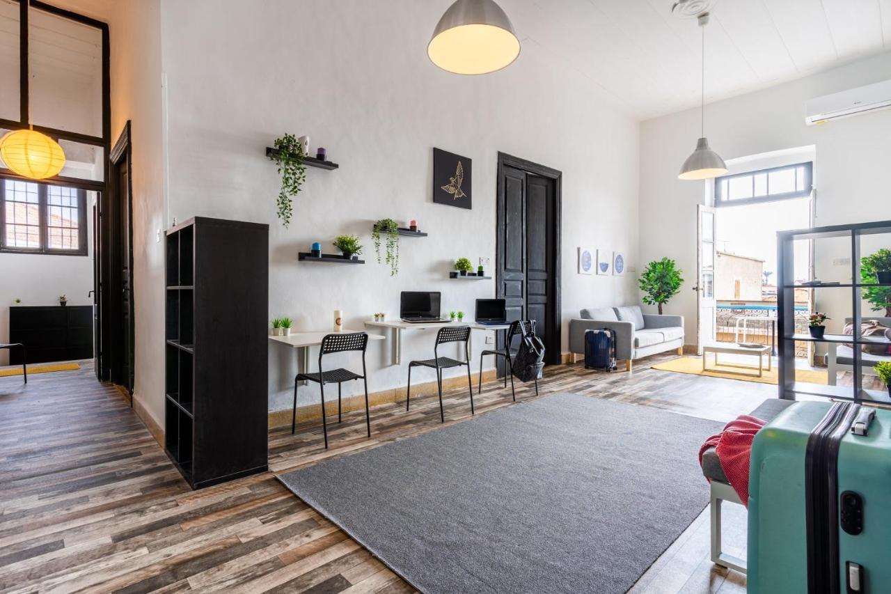Bee Hostel Limassol Ngoại thất bức ảnh