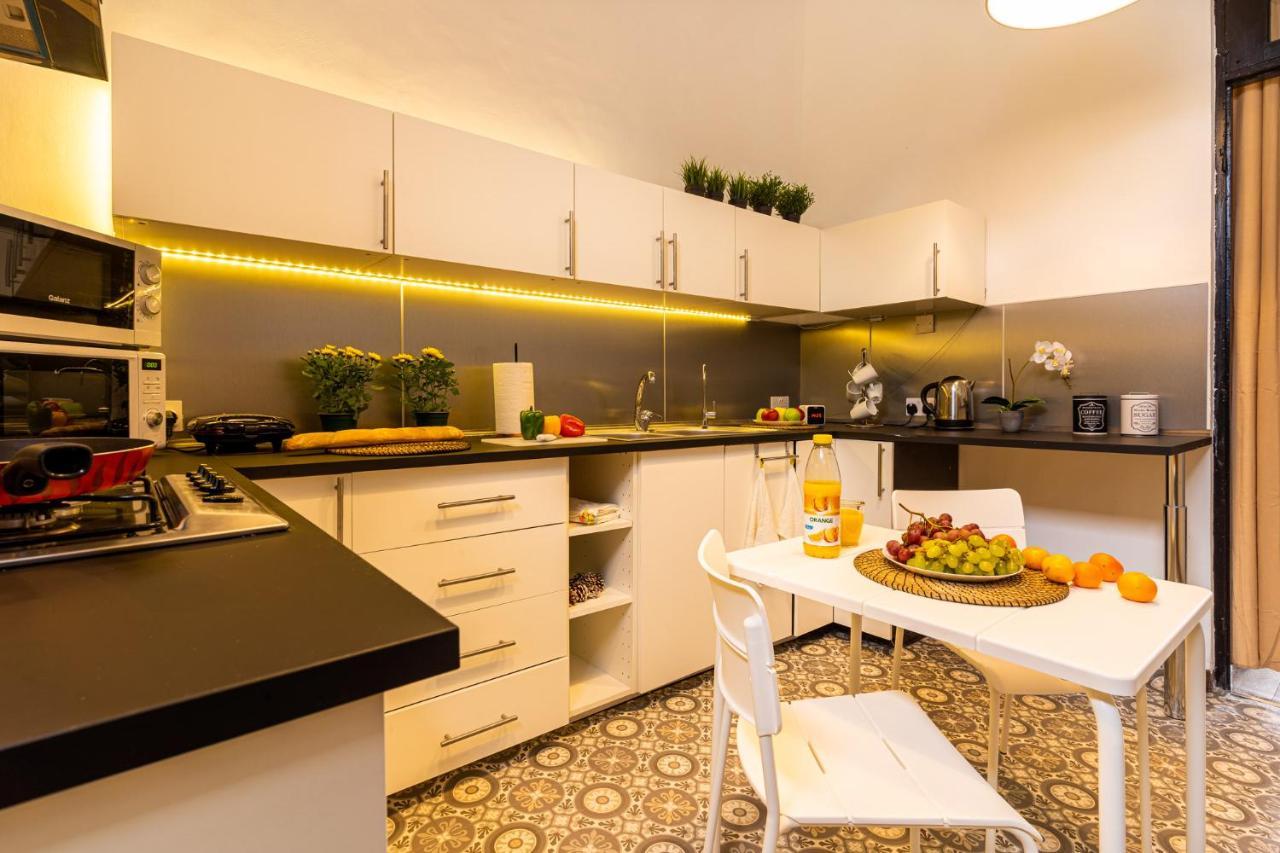 Bee Hostel Limassol Ngoại thất bức ảnh