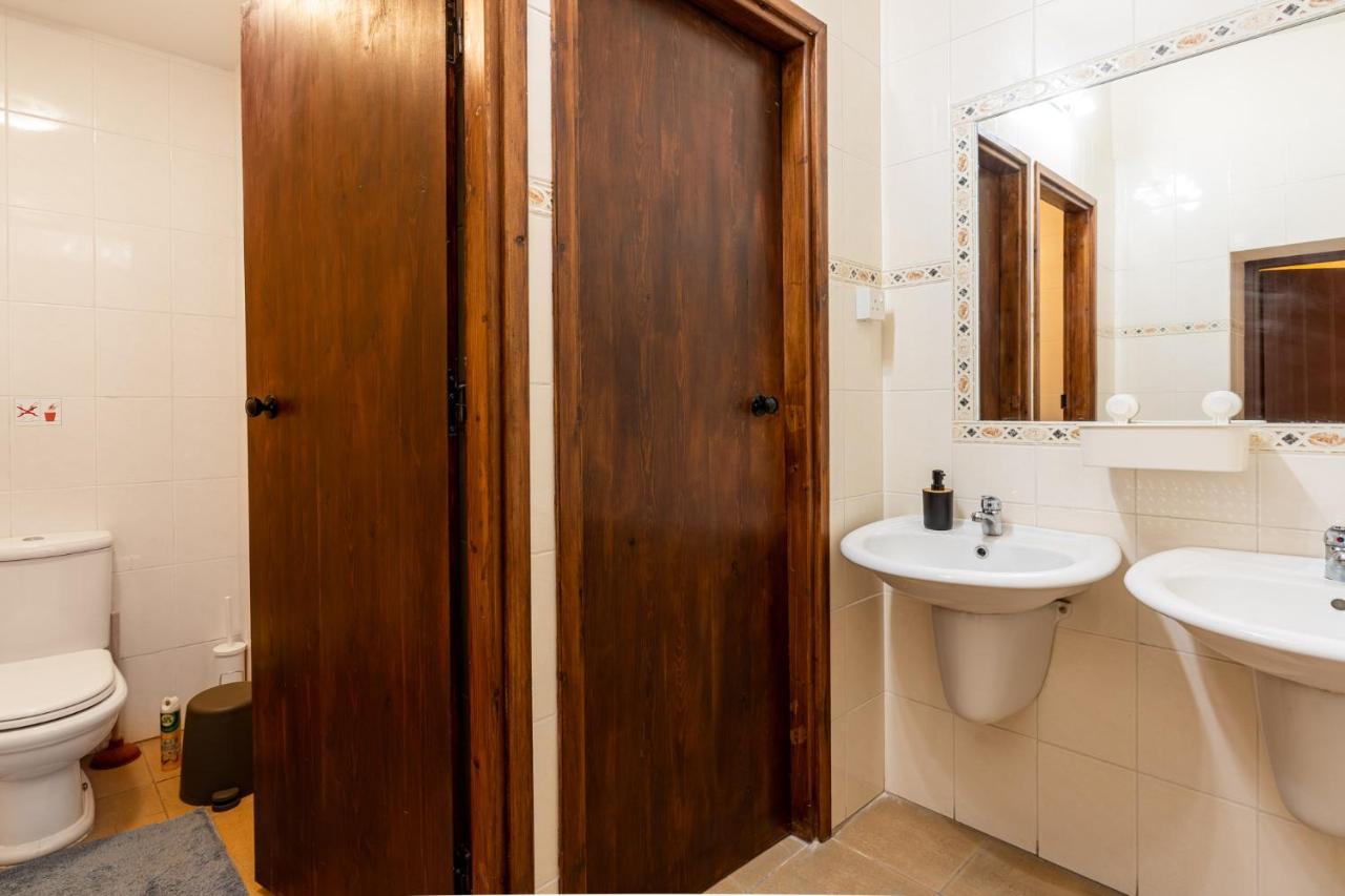 Bee Hostel Limassol Ngoại thất bức ảnh