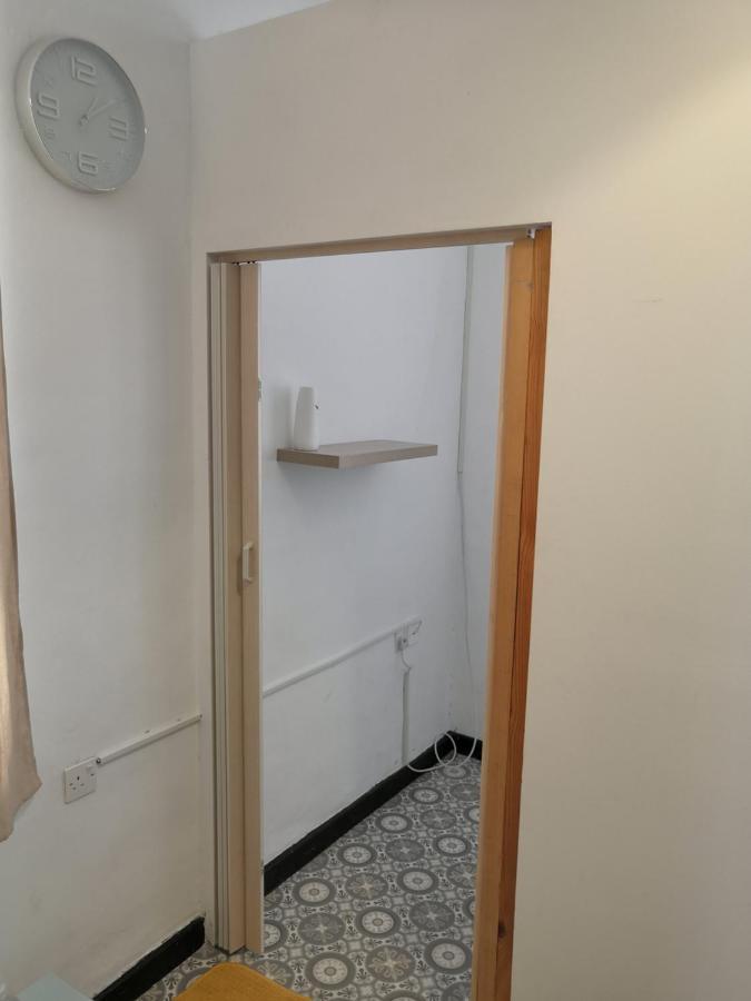 Bee Hostel Limassol Ngoại thất bức ảnh